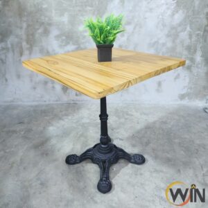 โต๊ะไม้สัก