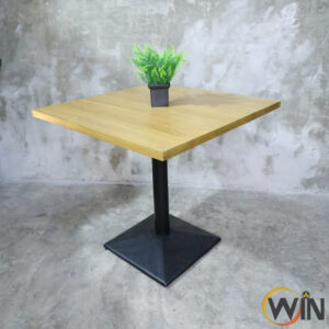 โต๊ะไม้สัก